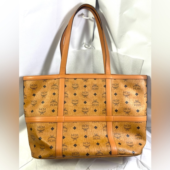 MCM Delmy Visetos Shopper MD Tote.Color: Cognac/Gold. - Picture 5 of 17